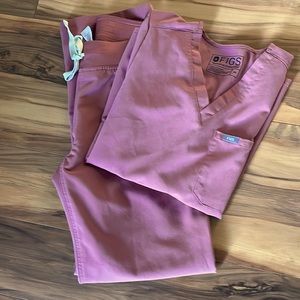 FIGS mauve scrub set